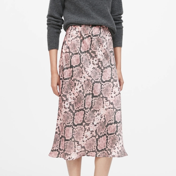 Banana Republic Dresses & Skirts - Banana republic snakeskin silky skirt